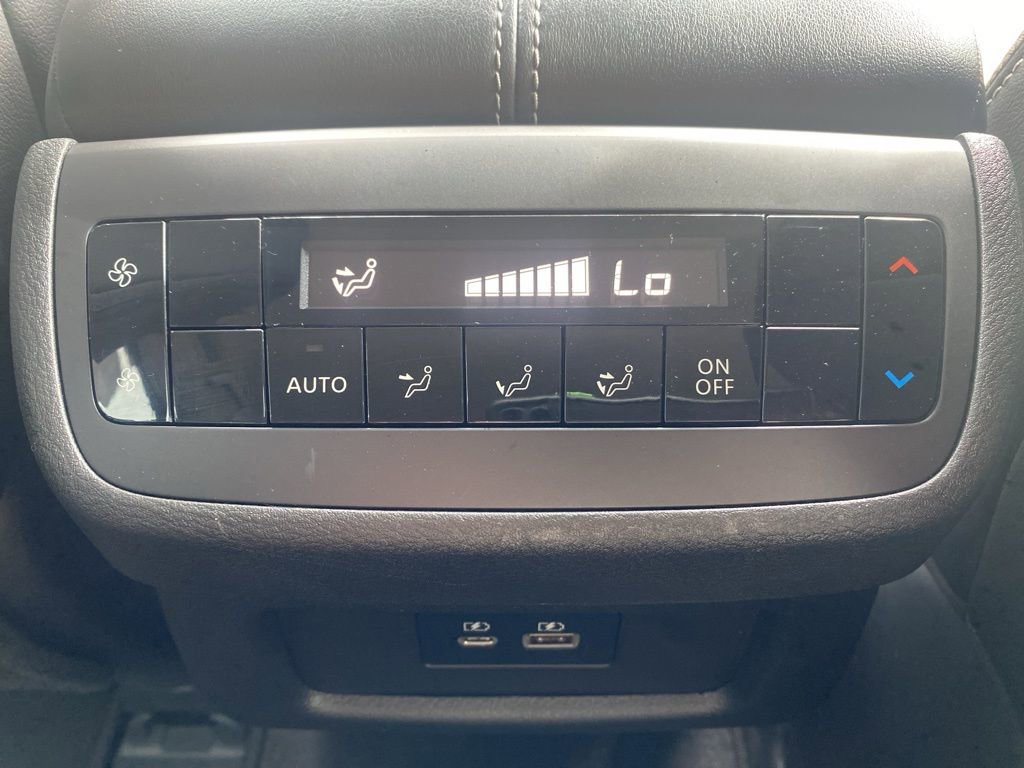 Used 2023 Nissan Pathfinder SL image 12