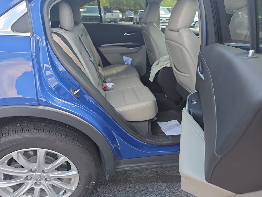 Used 2021 Cadillac XT4 Luxury w/ Cold Weather Package AWD/4WD image 15