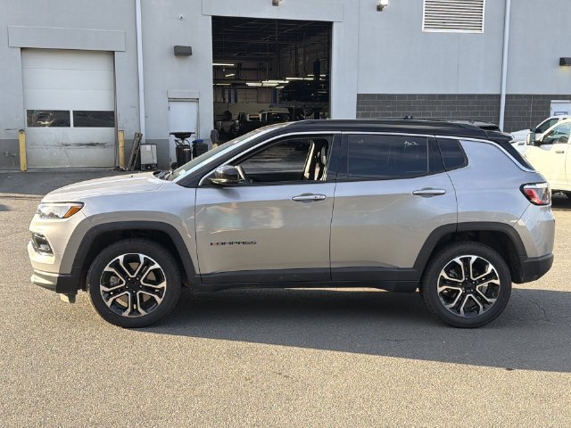 Used 2024 Jeep Compass Limited AWD/4WD image 10