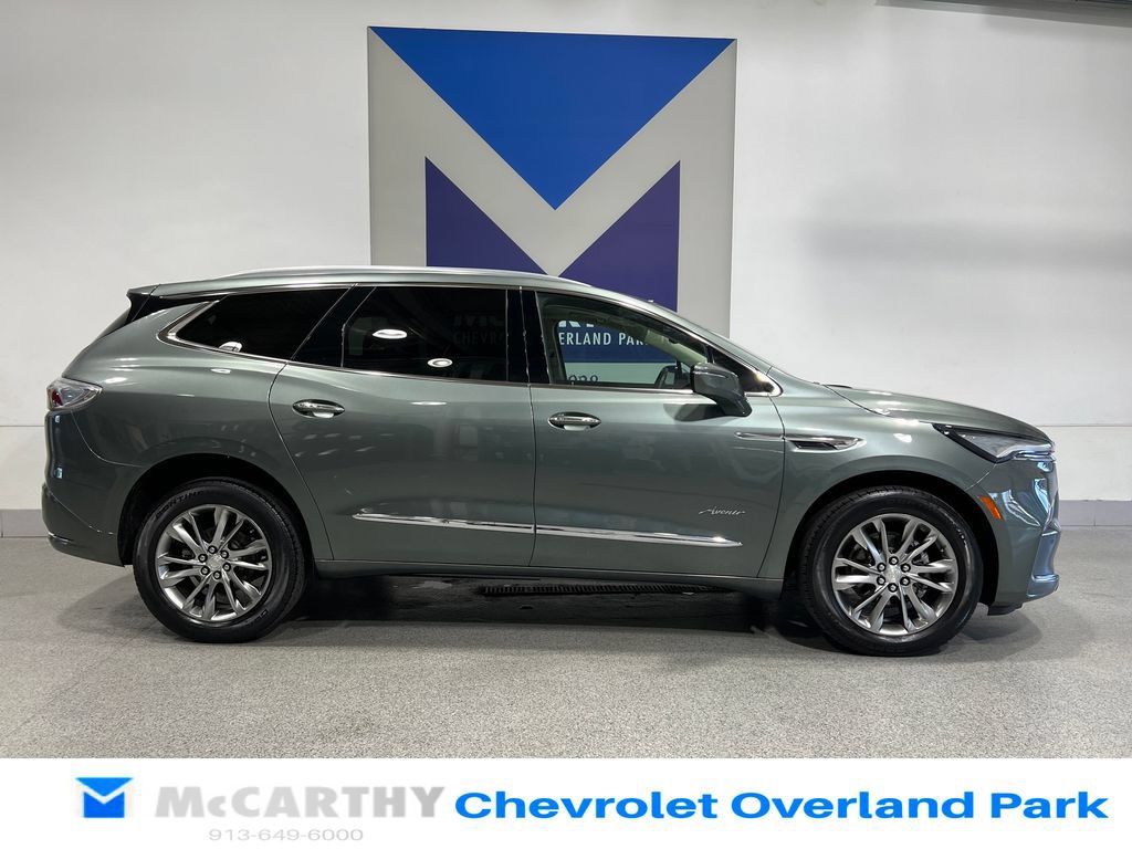 Used 2022 Buick Enclave Avenir w/ Avenir Technology Package AWD/4WD image 4