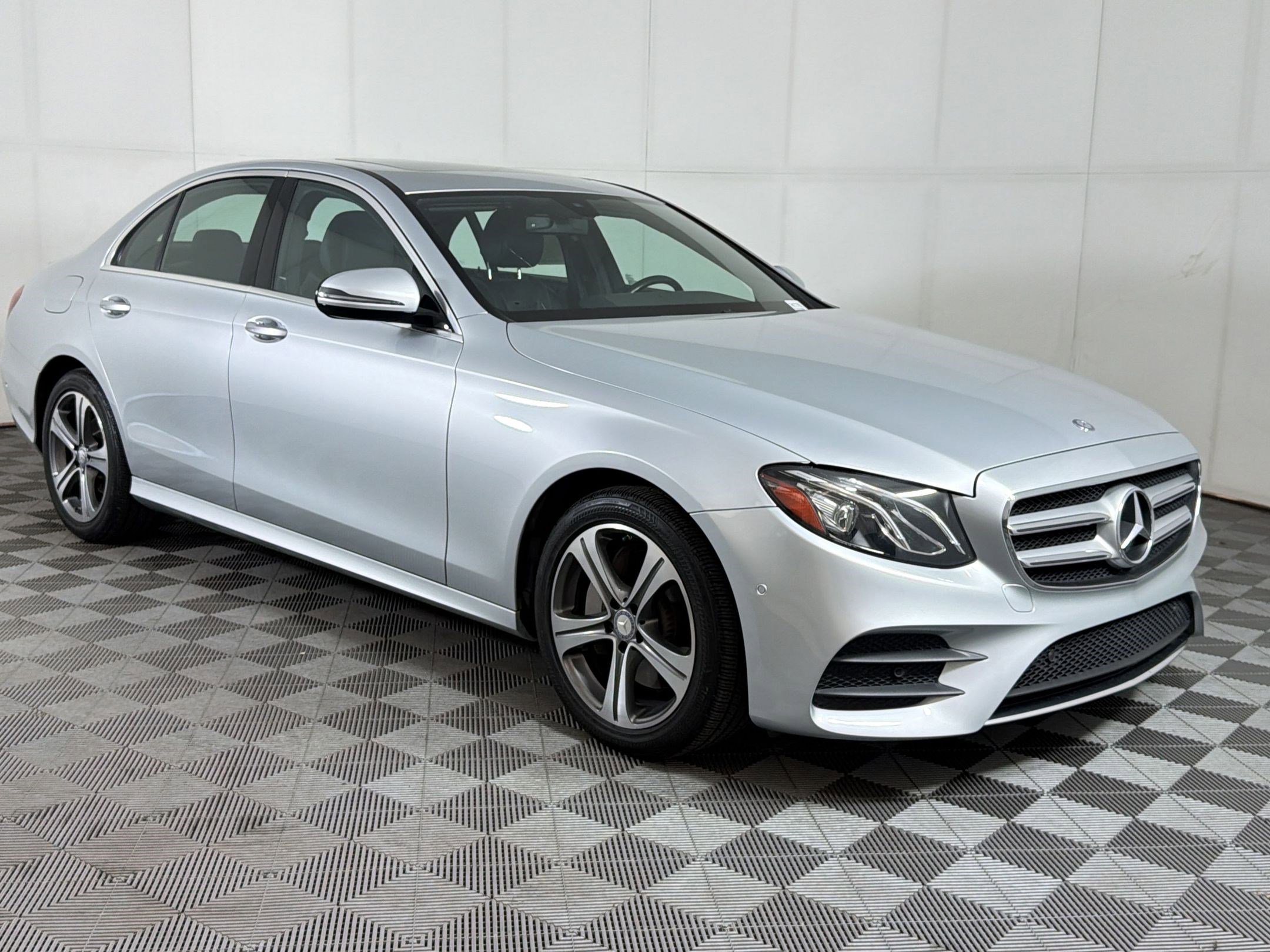 Used 2017 Mercedes-Benz E 300 4MATIC image 7