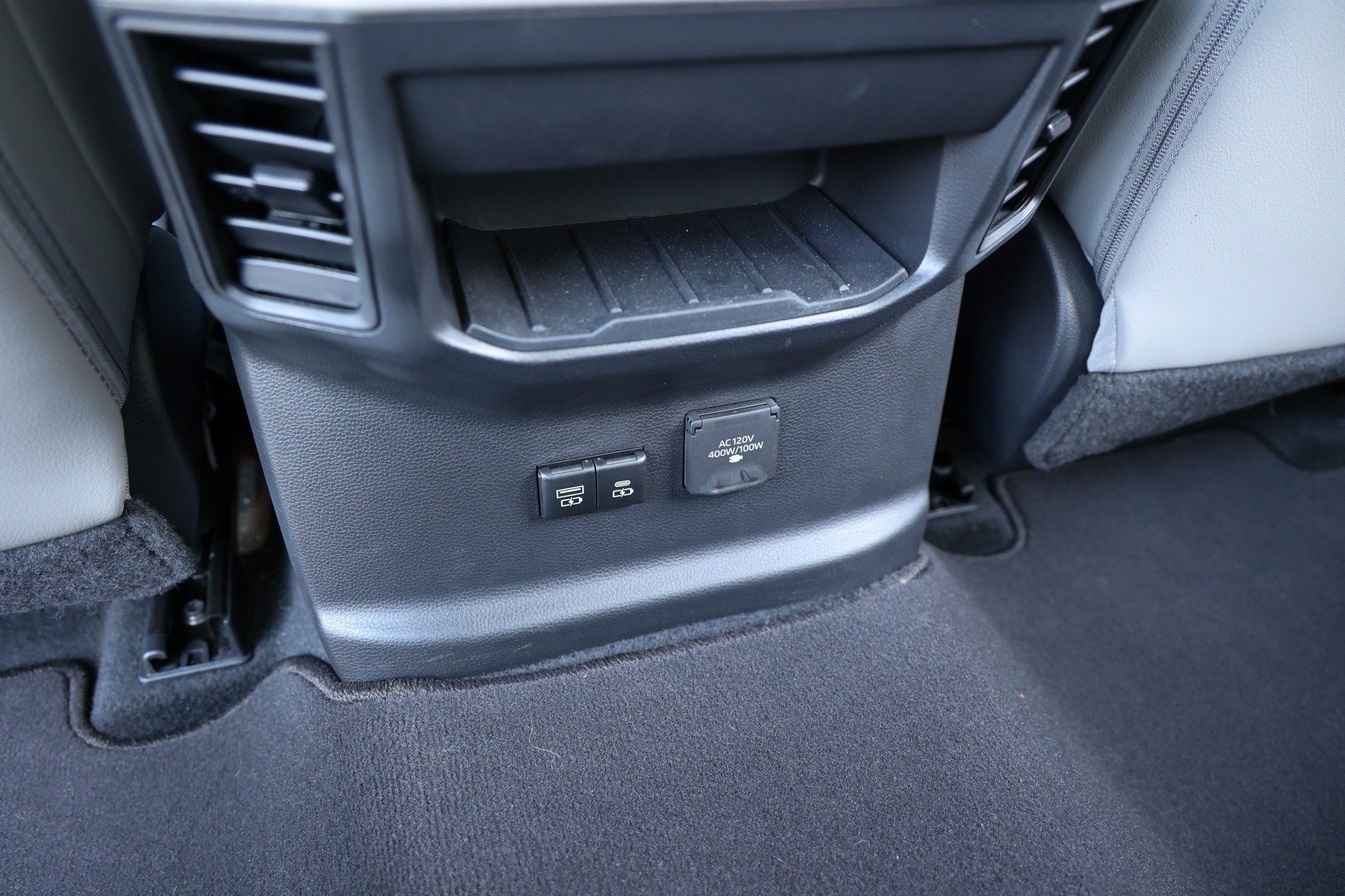 Used 2024 Toyota Tundra Limited w/ Power Package AWD/4WD image 46