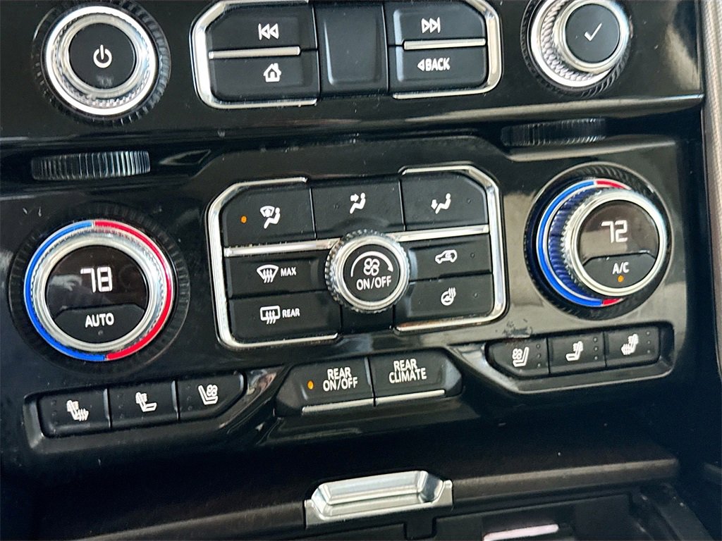 Used 2024 GMC Yukon XL Denali w/ Advanced Technology Package image 15