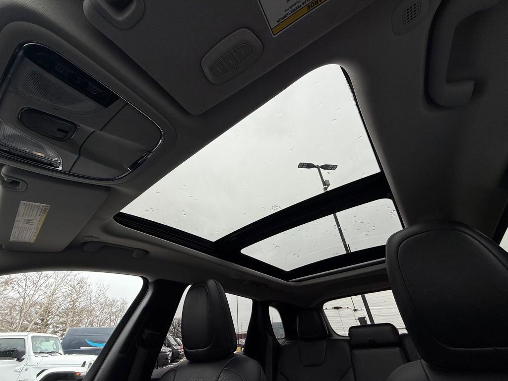 Used 2022 Jeep Cherokee Latitude Lux w/ Sun & Sound Group image 20