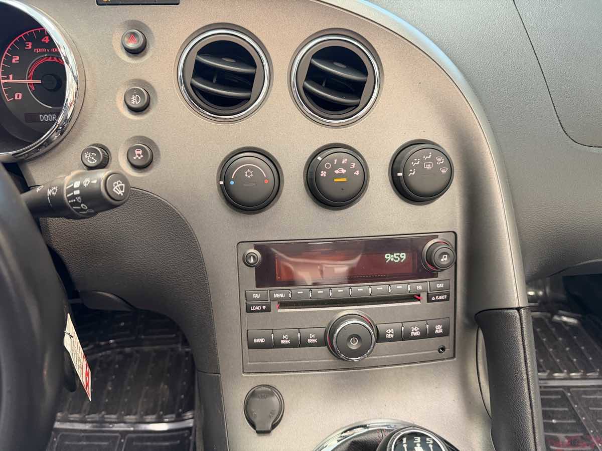 Used 2007 Pontiac Solstice GXP w/ Premium Package RWD image 21