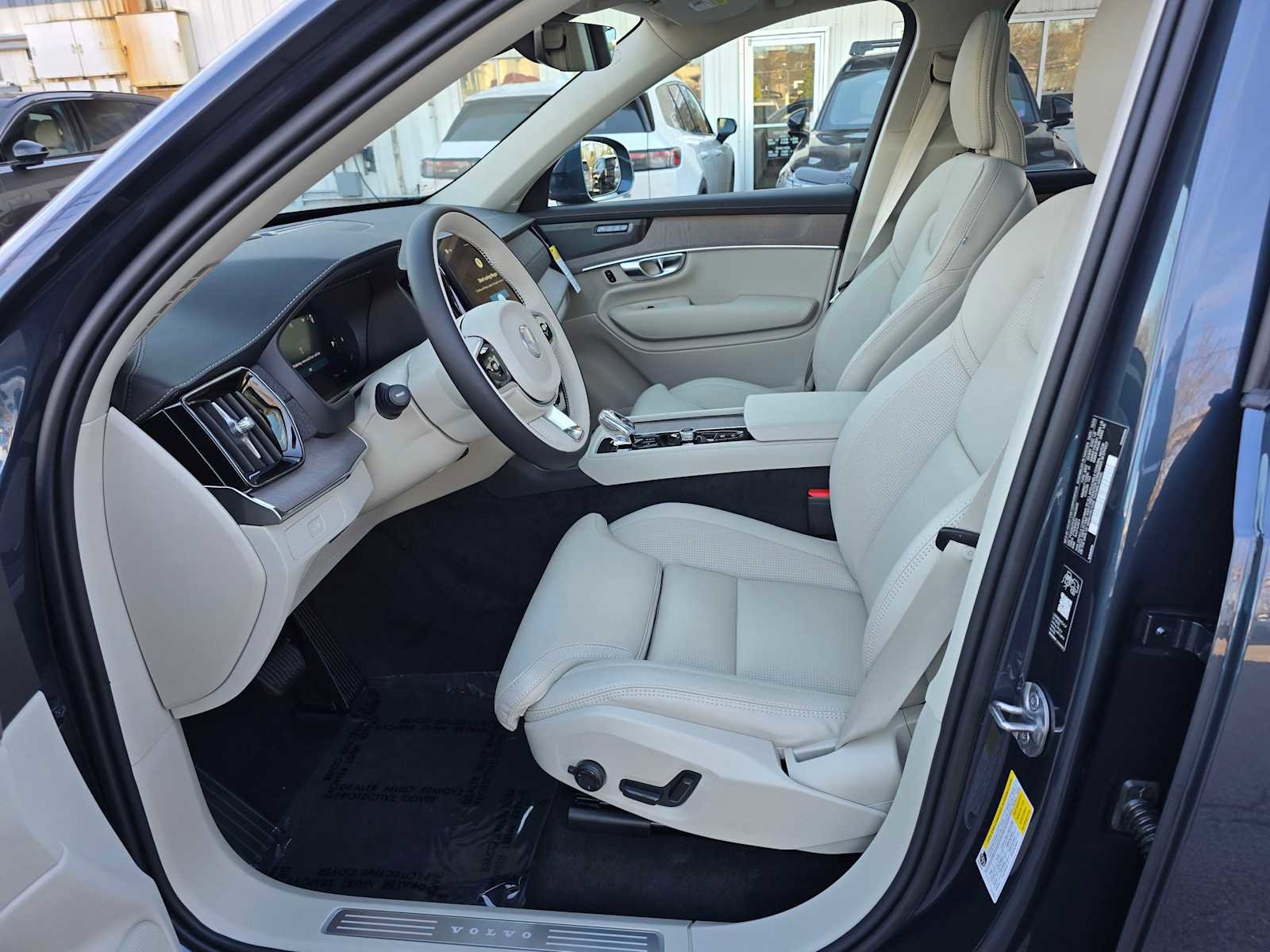 New 2026 Volvo XC90 B6 Ultra w/ Protection Package image 20