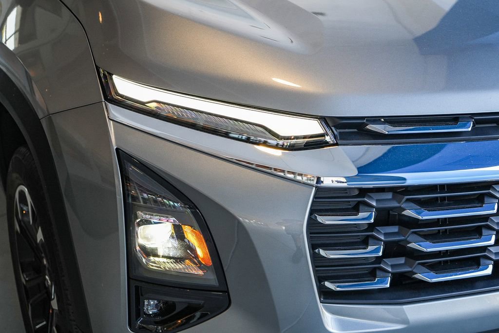 New 2026 Chevrolet Equinox LT w/ Convenience Package II FWD image 8