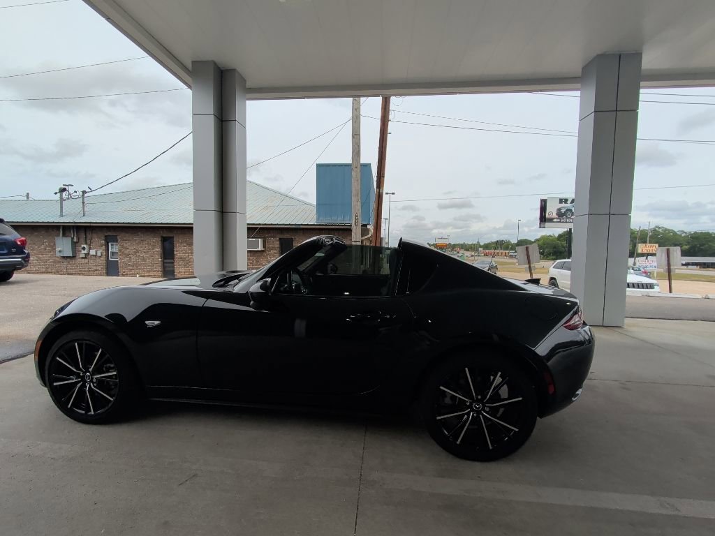 Used 2024 MAZDA MX-5 Miata RF Grand Touring w/ Weather Package RWD image 9