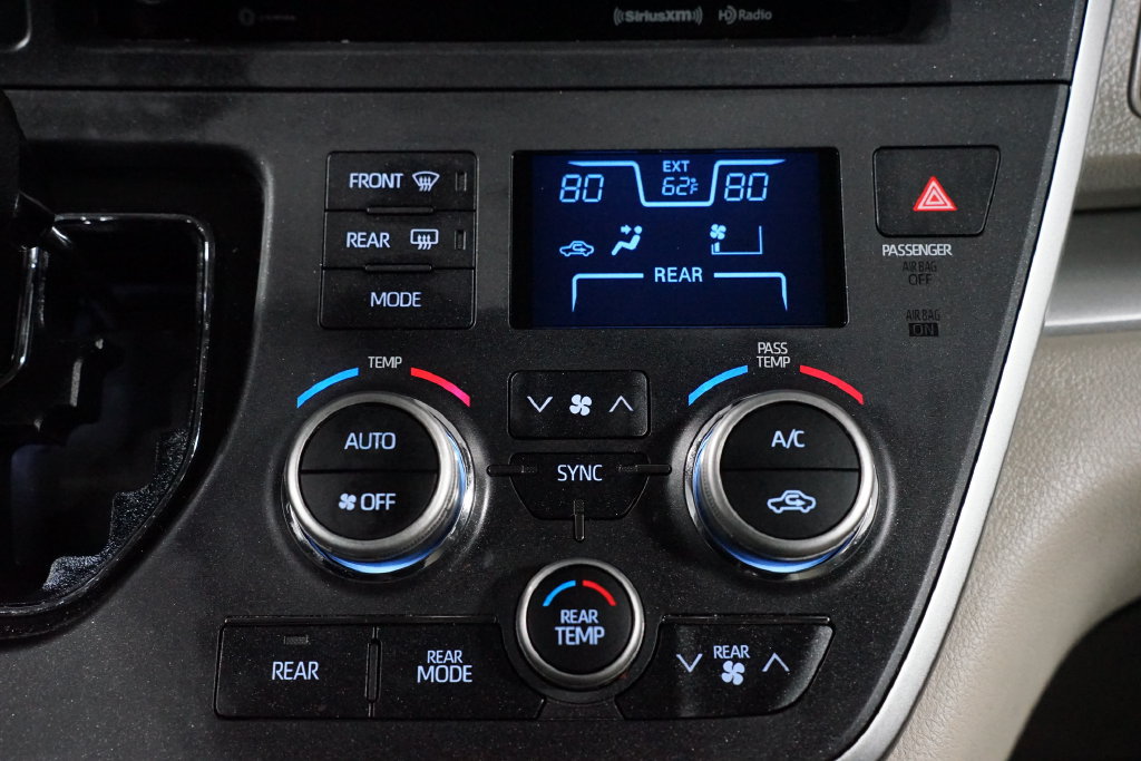 Certified 2020 Toyota Sienna LE FWD image 19