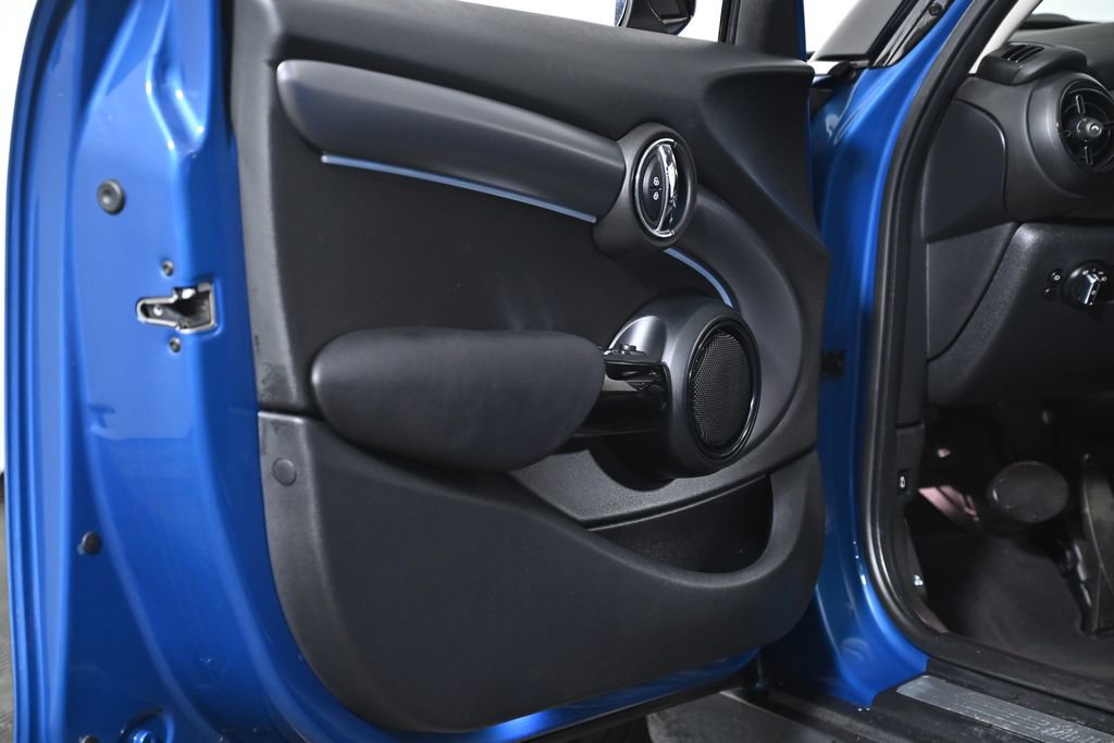 Certified 2022 MINI Cooper 4-Door Hardtop image 29