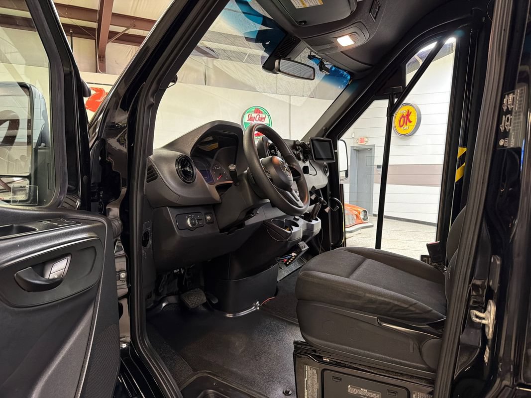 Used 2019 Mercedes-Benz Sprinter 170 Cargo image 23