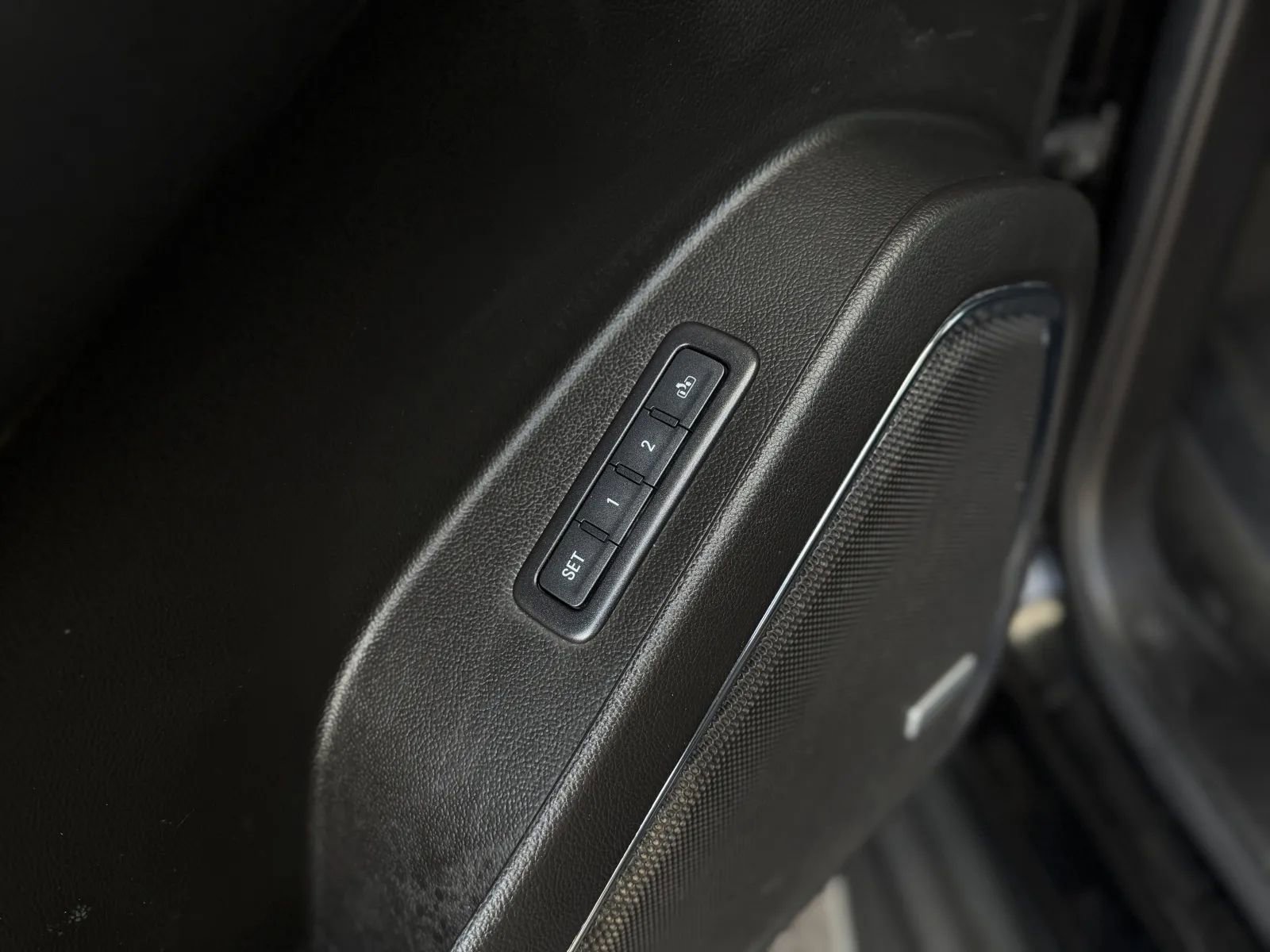 Used 2018 GMC Yukon XL Denali w/ Open Road Package image 29