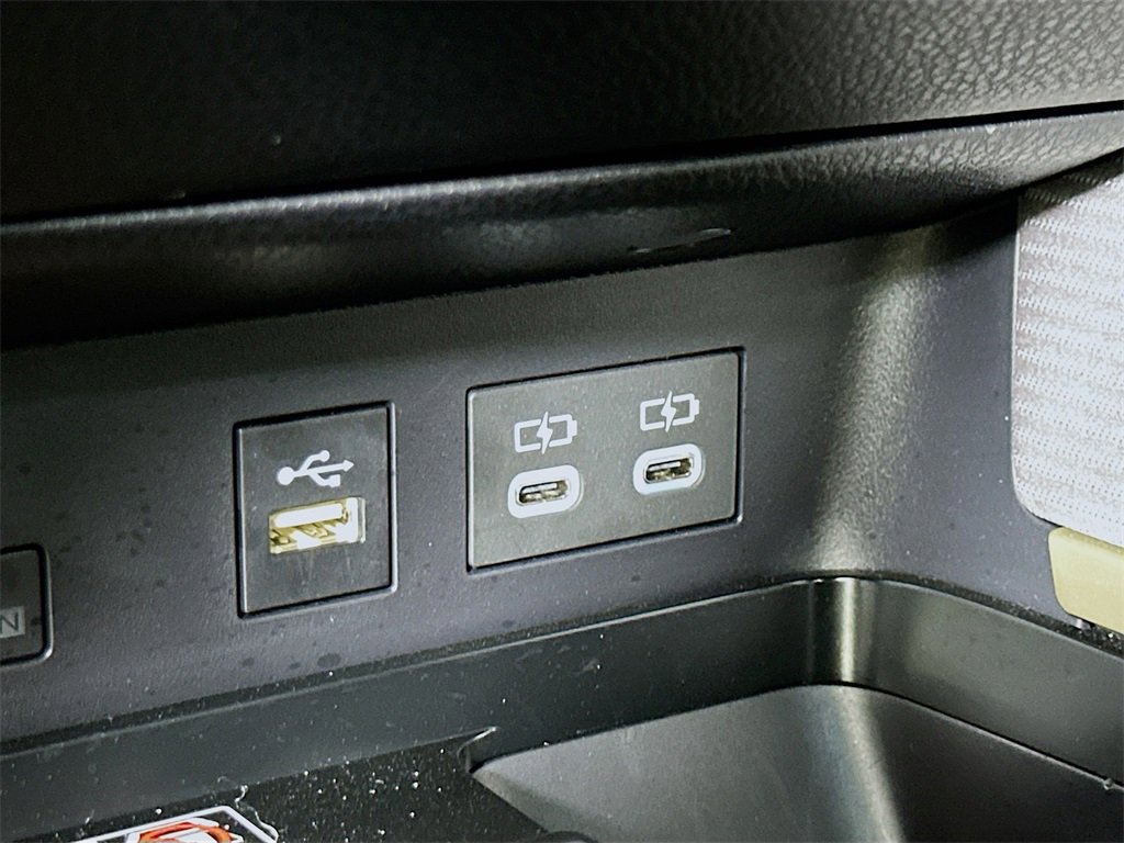 Used 2025 Toyota Camry SE image 30