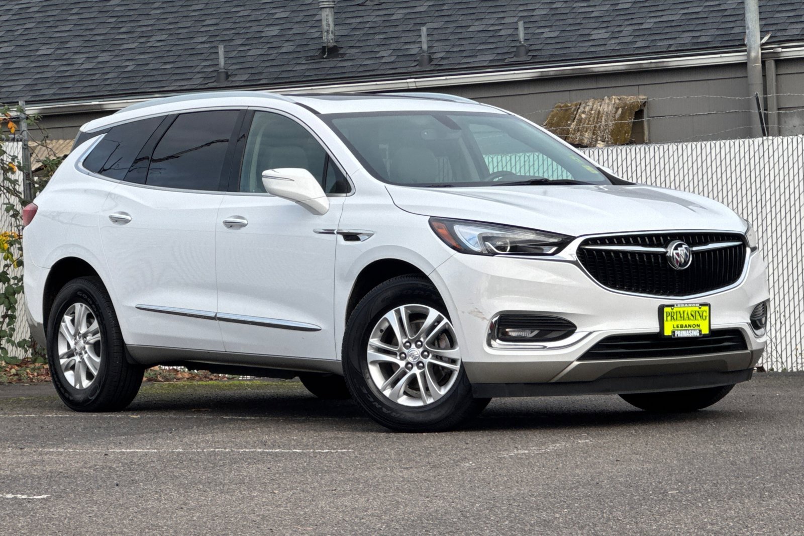 Used 2020 Buick Enclave Essence image 2
