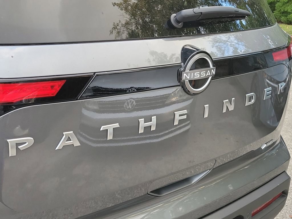 New 2025 Nissan Pathfinder SV image 10
