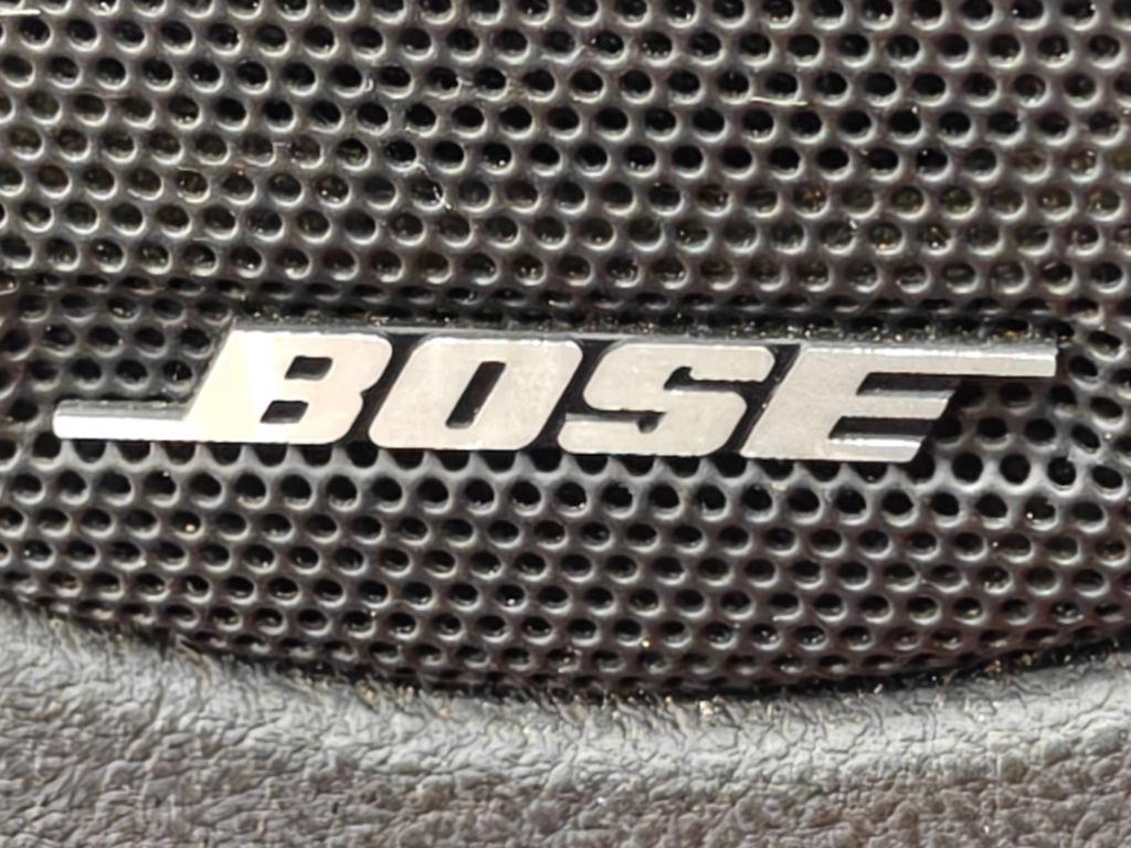 Used 2005 Chevrolet SSR w/ Preferred Equipment Group RWD image 9