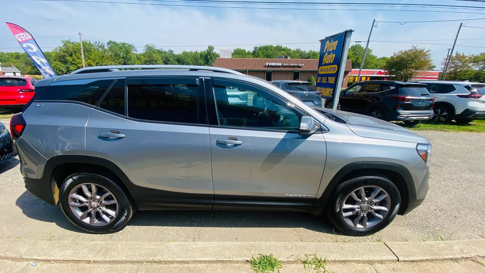 Used 2023 GMC Terrain SLT AWD/4WD image 5