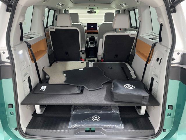 New 2025 Volkswagen ID. Buzz Pro S Plus image 29