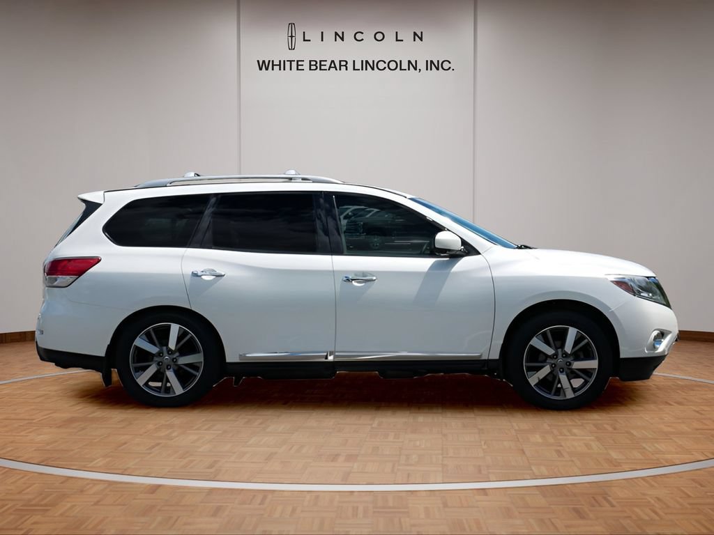 Used 2015 Nissan Pathfinder Platinum w/ Family Entertainment Package AWD/4WD image 4