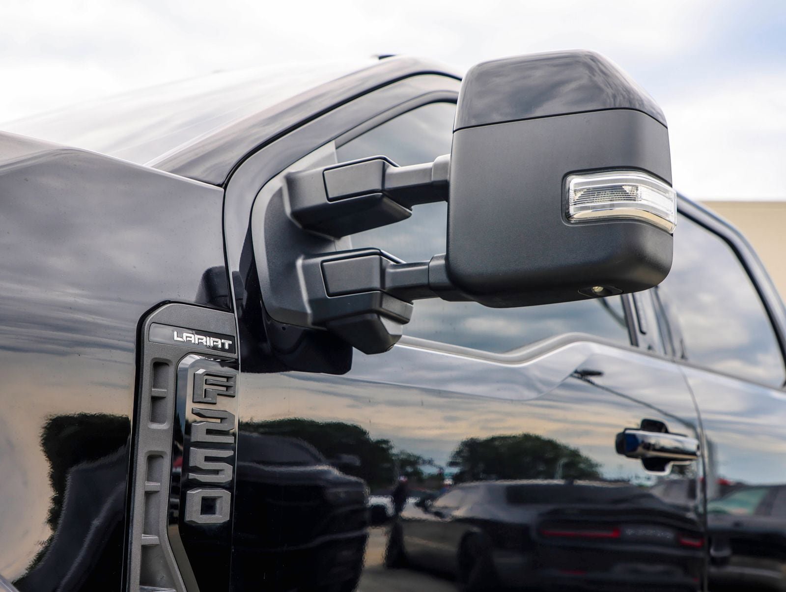 Used 2024 Ford F250 Lariat w/ Lariat Ultimate Package AWD/4WD image 3