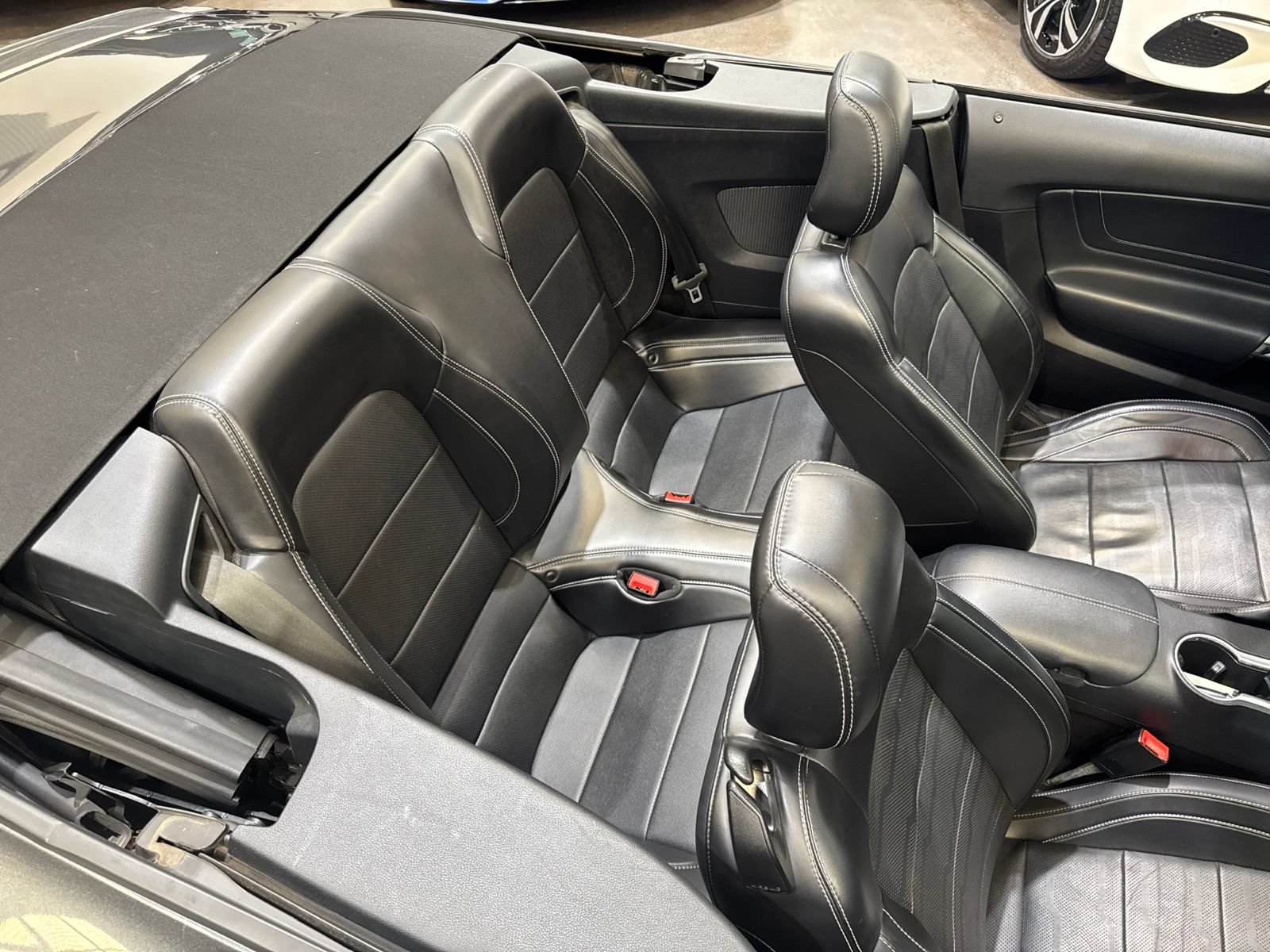 Used 2019 Ford Mustang Premium w/ Equipment Group 201A RWD image 38