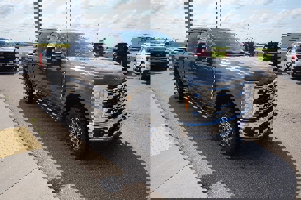 New 2025 Ford F350 XLT image 4