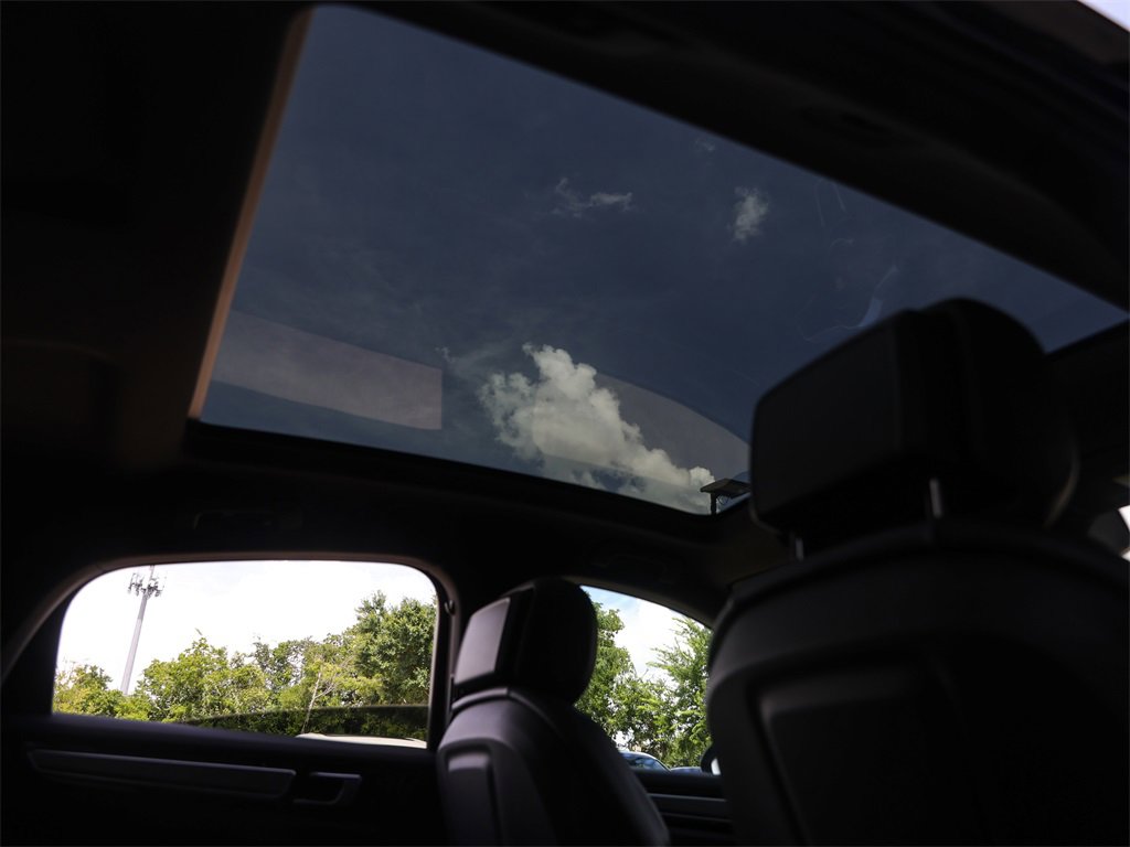 Certified 2023 Porsche Cayenne Platinum Edition image 42