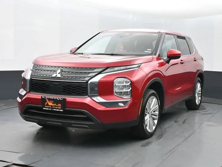 Used 2023 Mitsubishi Outlander ES