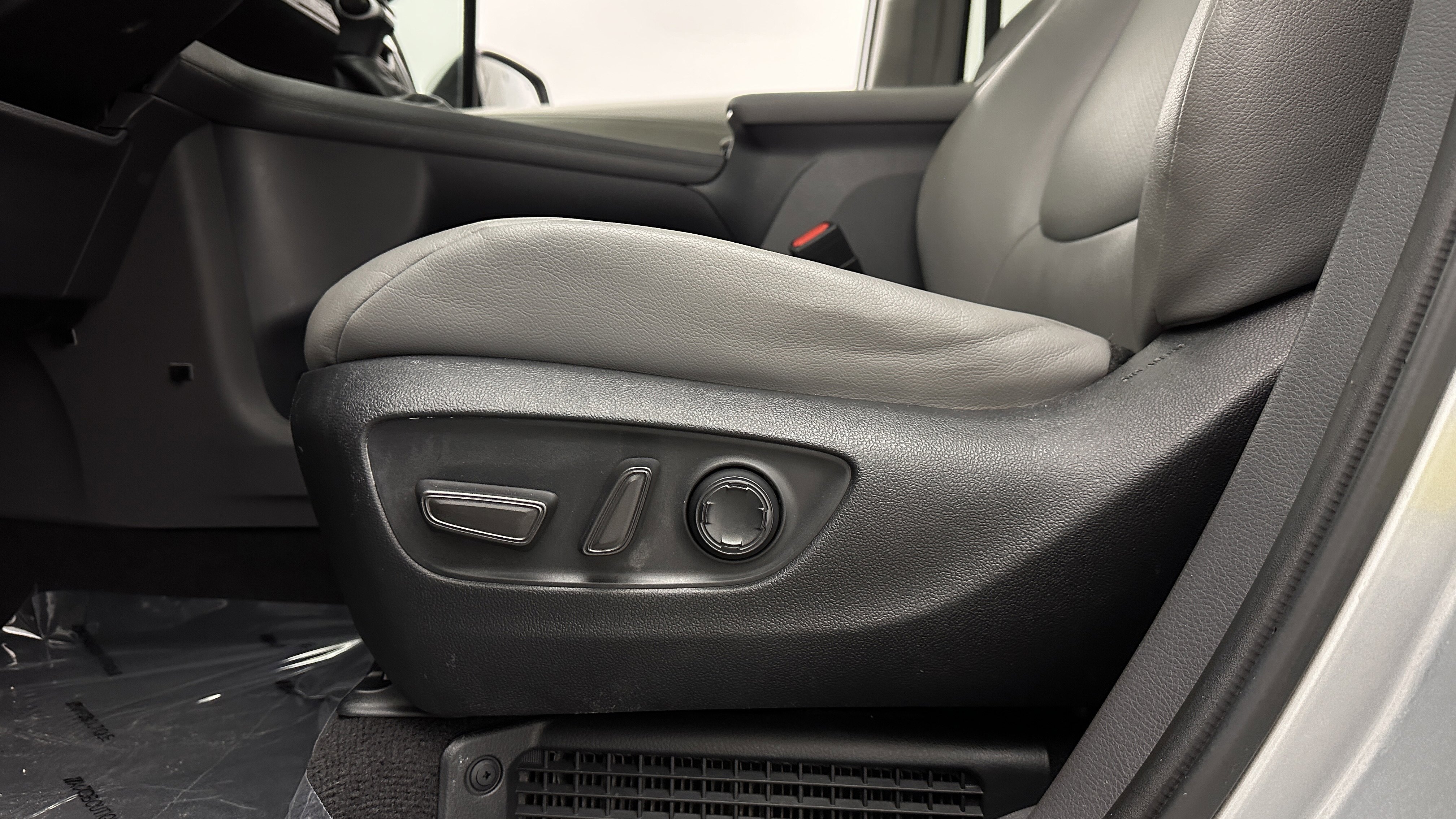 Used 2022 Toyota Sienna XLE FWD image 14