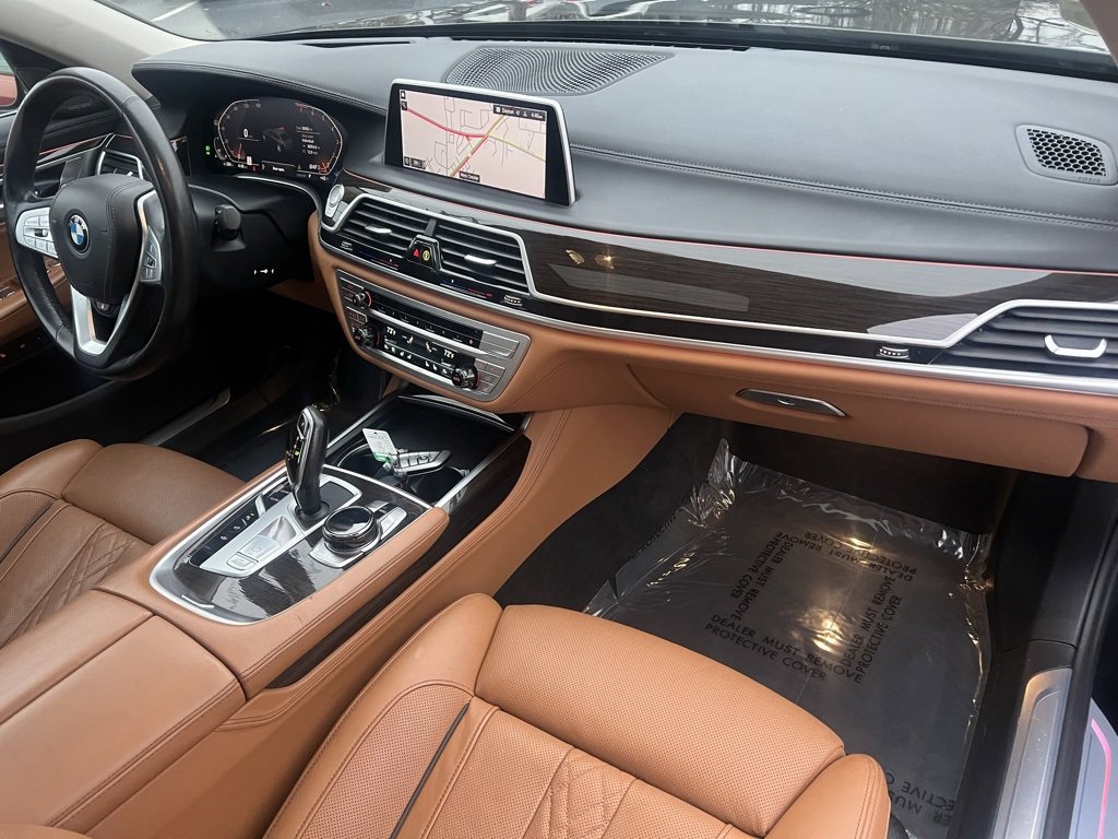 Used 2022 BMW 740i xDrive w/ Luxury Rear Seating Package image 43