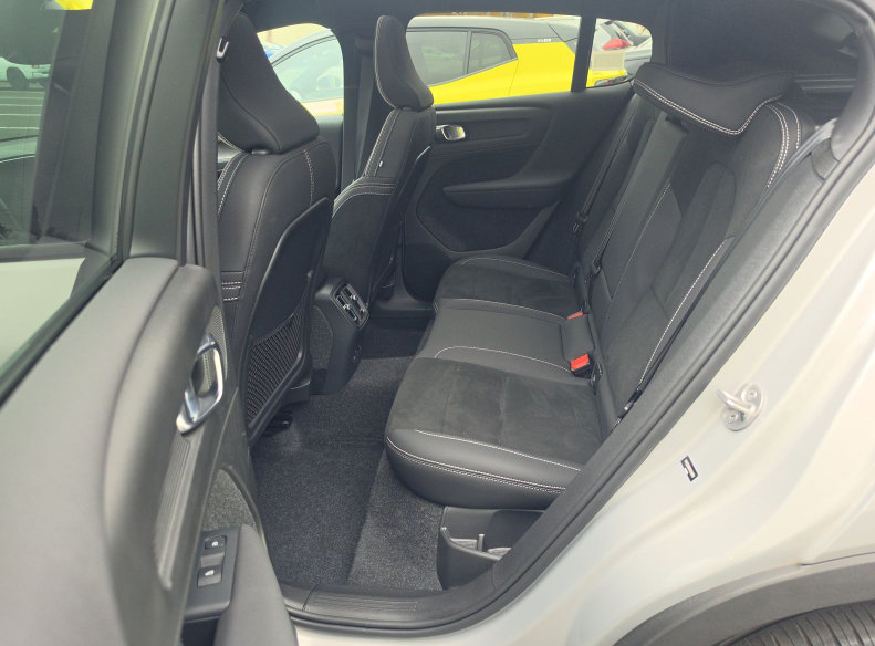 Used 2023 Volvo C40 P8 Recharge Ultimate w/ Protection Package Premier AWD/4WD image 8