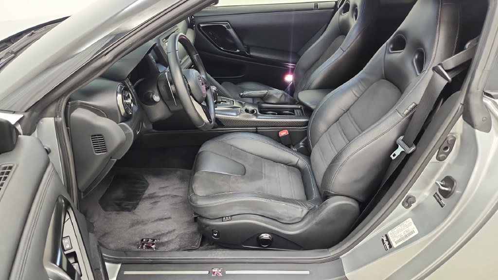 Used 2020 Nissan GT-R Premium AWD/4WD image 30