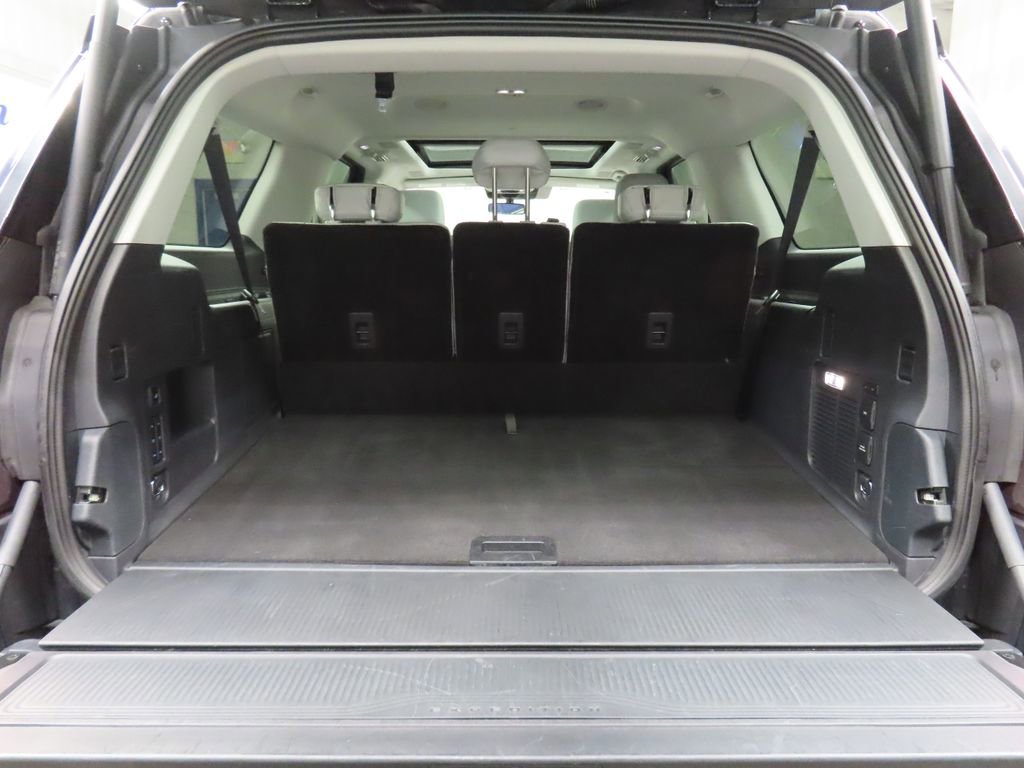 Used 2025 Ford Expedition Max Platinum w/ Platinum Ultimate Package AWD/4WD image 48