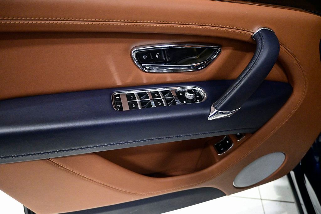 Used 2019 Bentley Bentayga image 19