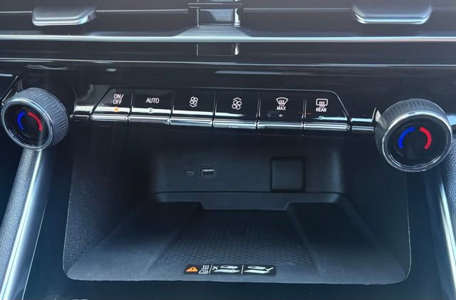 Used 2024 Chevrolet Traverse RS image 31