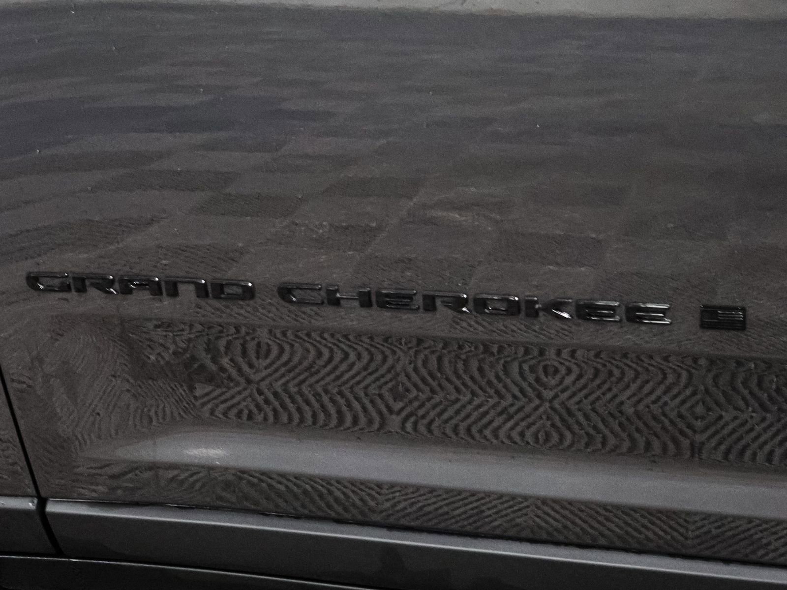 Used 2023 Jeep Grand Cherokee L Limited w/ Black Appearance Package image 18