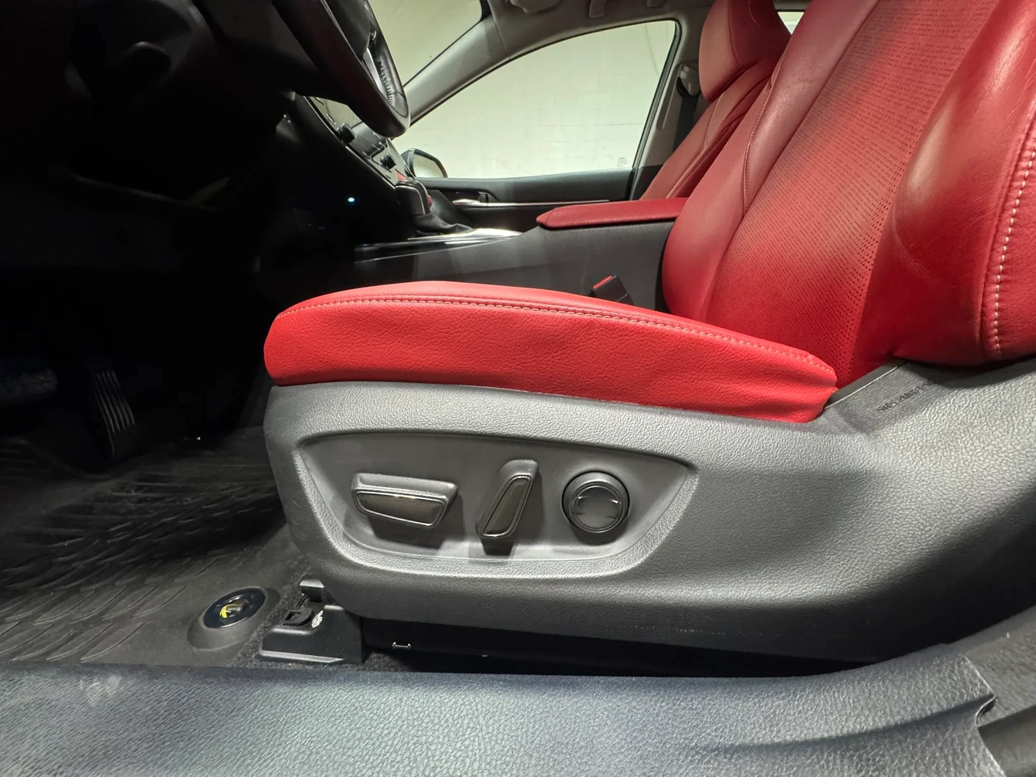 Used 2020 Toyota Camry XSE AWD/4WD image 14