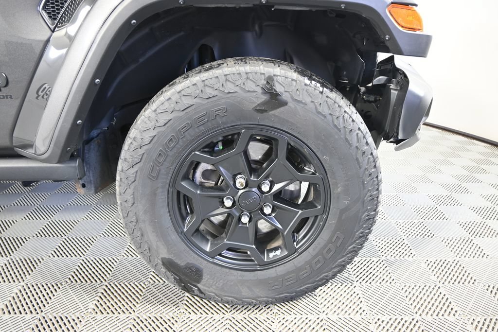 Used 2023 Jeep Gladiator Sport AWD/4WD image 12