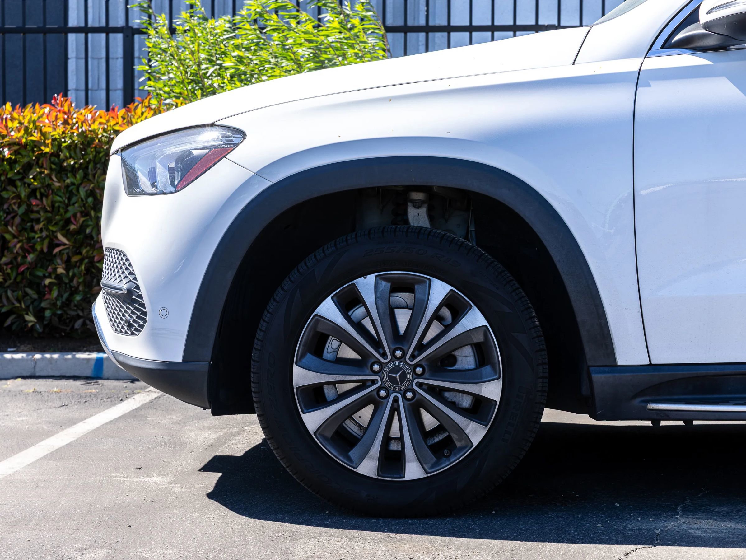 Used 2020 Mercedes-Benz GLE 350 GLE 350 Sport Utility 4D image 3