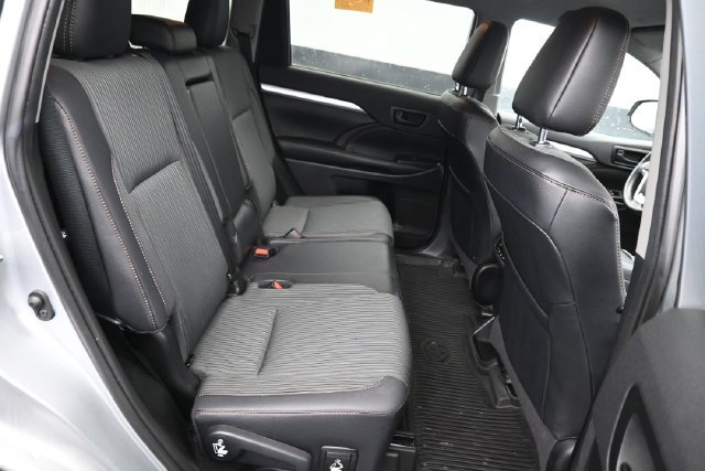 Used 2019 Toyota Highlander Plus AWD/4WD image 6