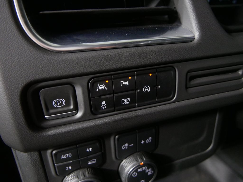 Used 2023 Chevrolet Suburban RST w/ Luxury Package AWD/4WD image 17