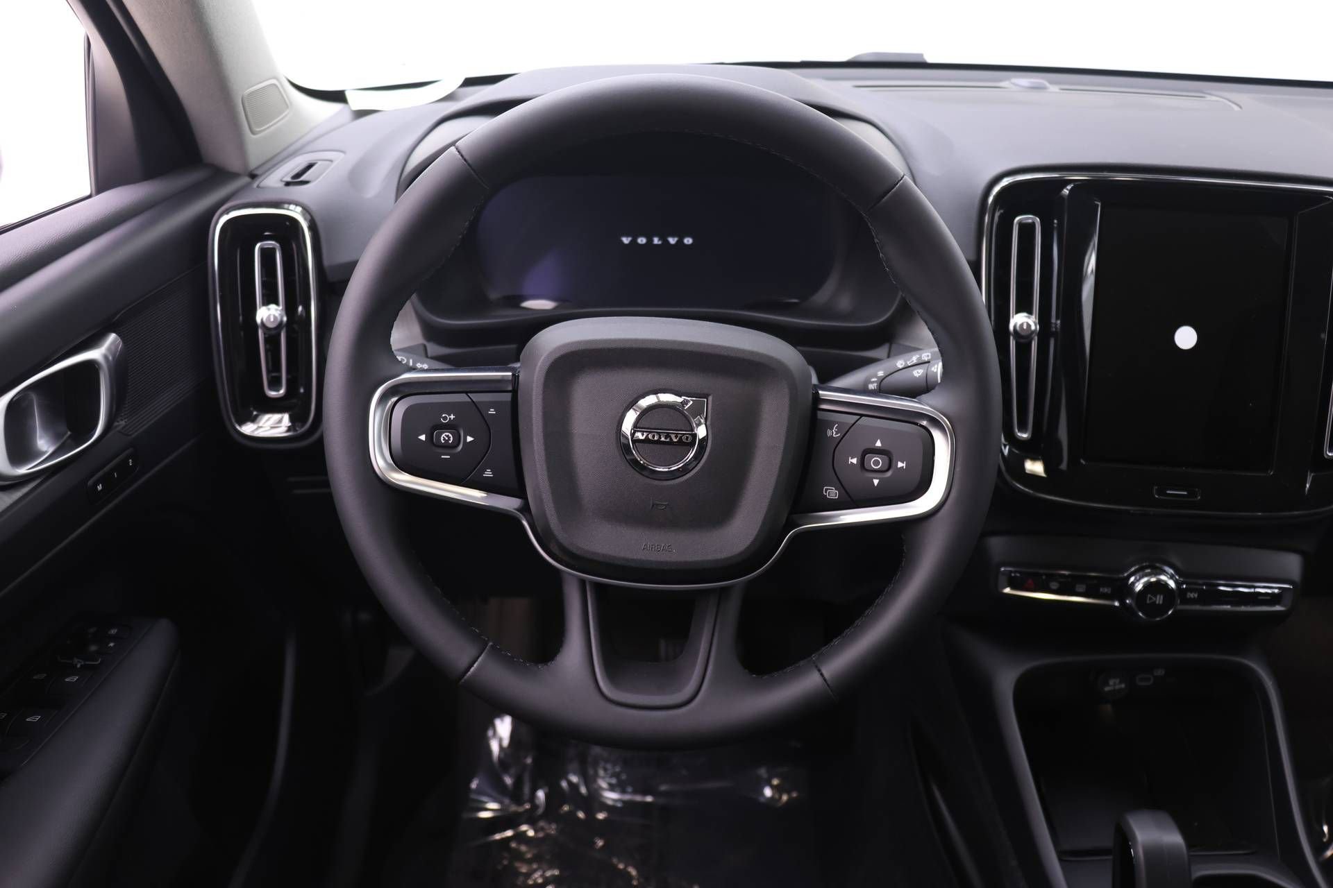 New 2026 Volvo XC40 B5 Core AWD/4WD image 15