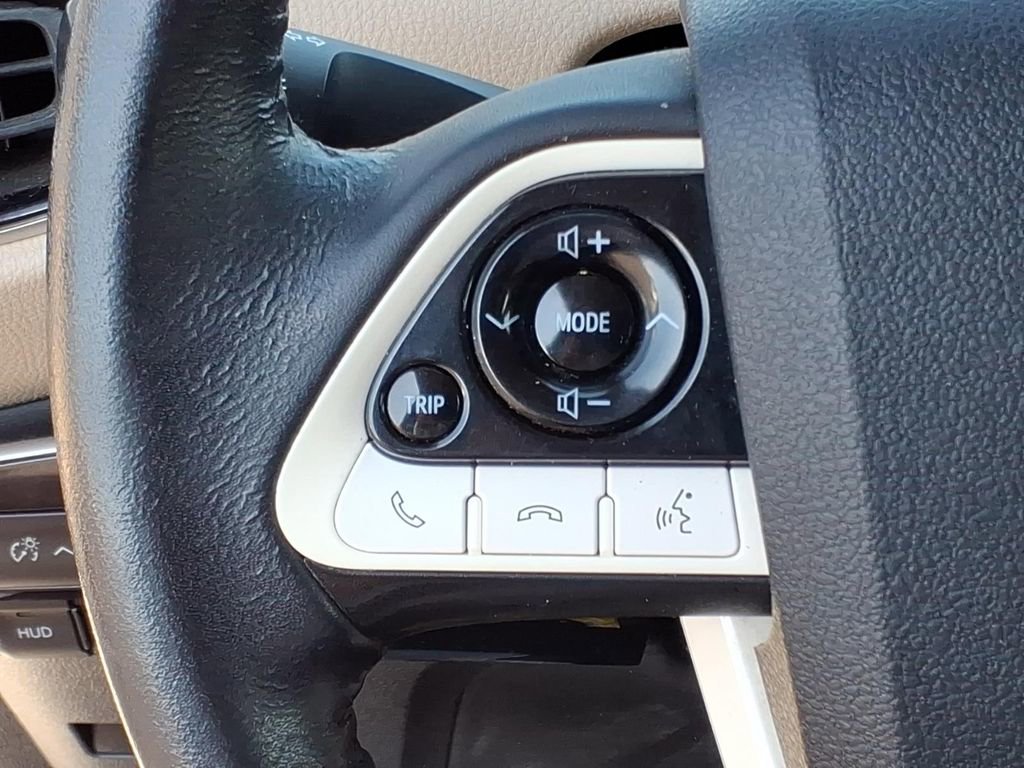 Used 2017 Toyota Prius Three w/ Advanced Technology Package FWD image 18