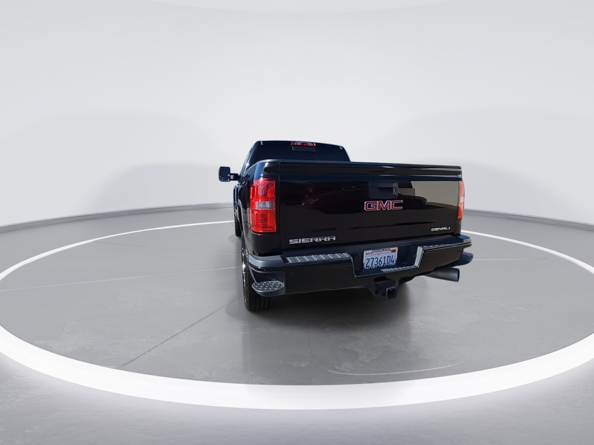 Used 2015 GMC Sierra 2500 Denali w/ Duramax Plus Package AWD/4WD image 4