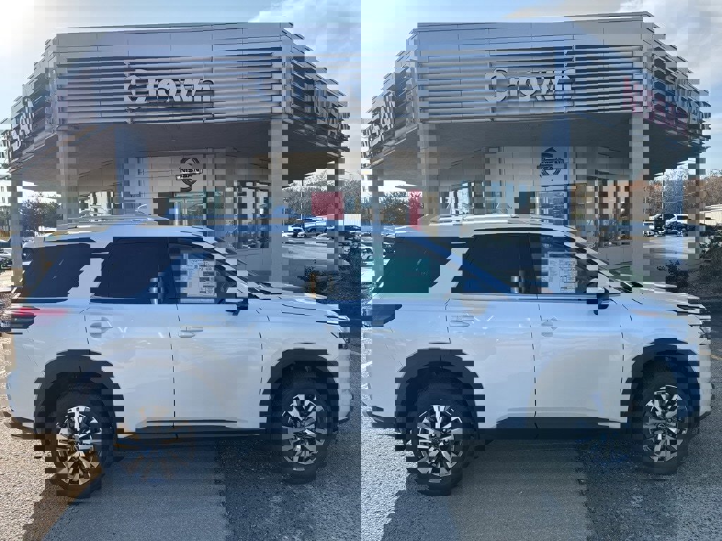 New 2025 Nissan Pathfinder SL image 3