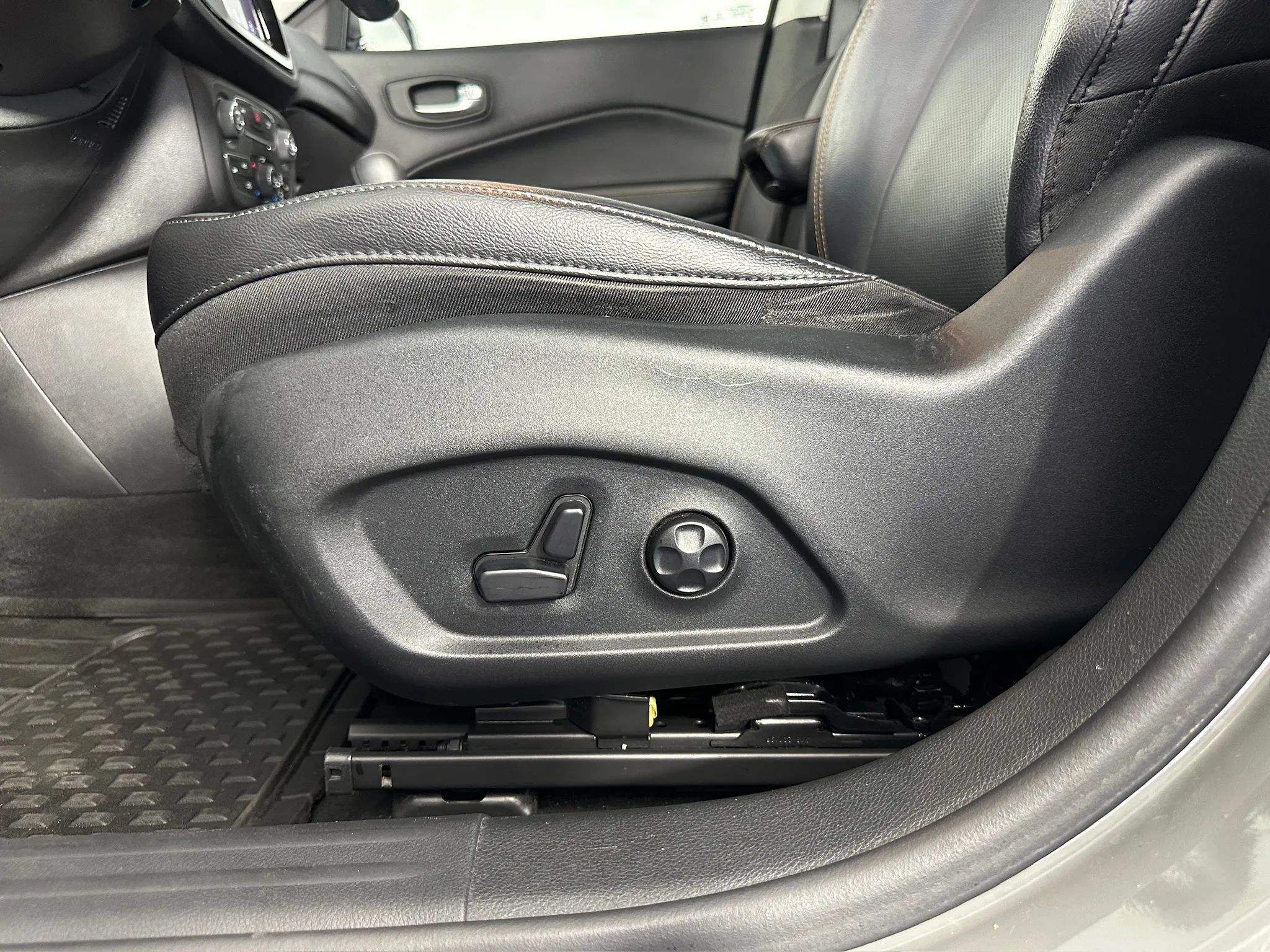 Used 2020 Jeep Compass Limited AWD/4WD image 34
