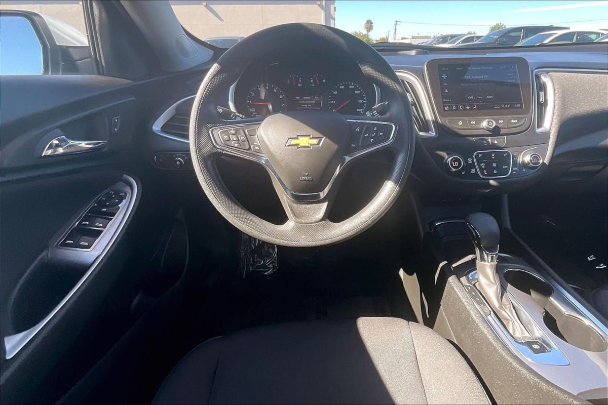 Used 2024 Chevrolet Malibu LT FWD image 5