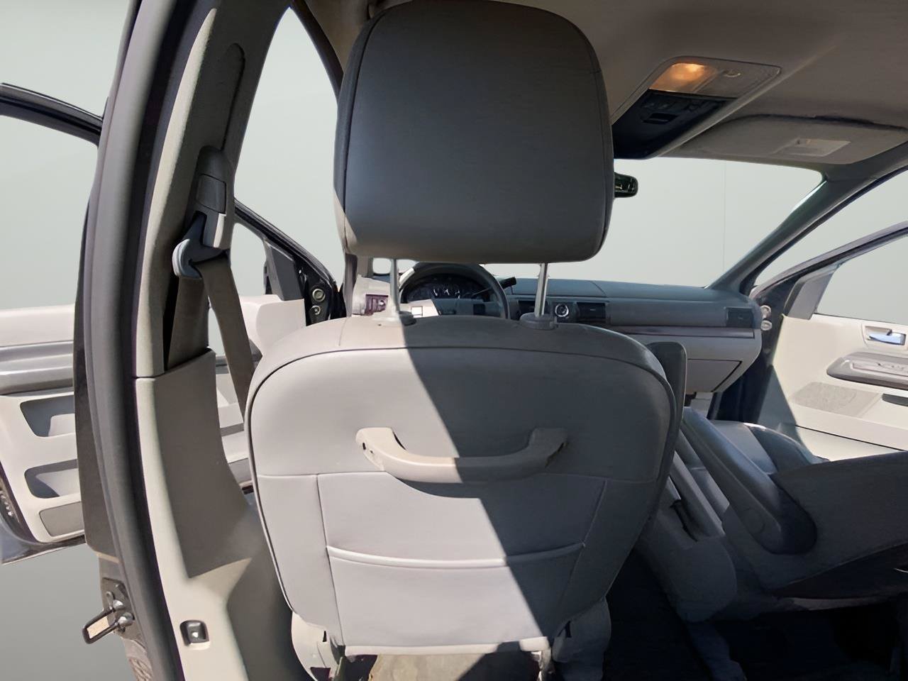 Used 2004 Ford Freestar Limited FWD image 32