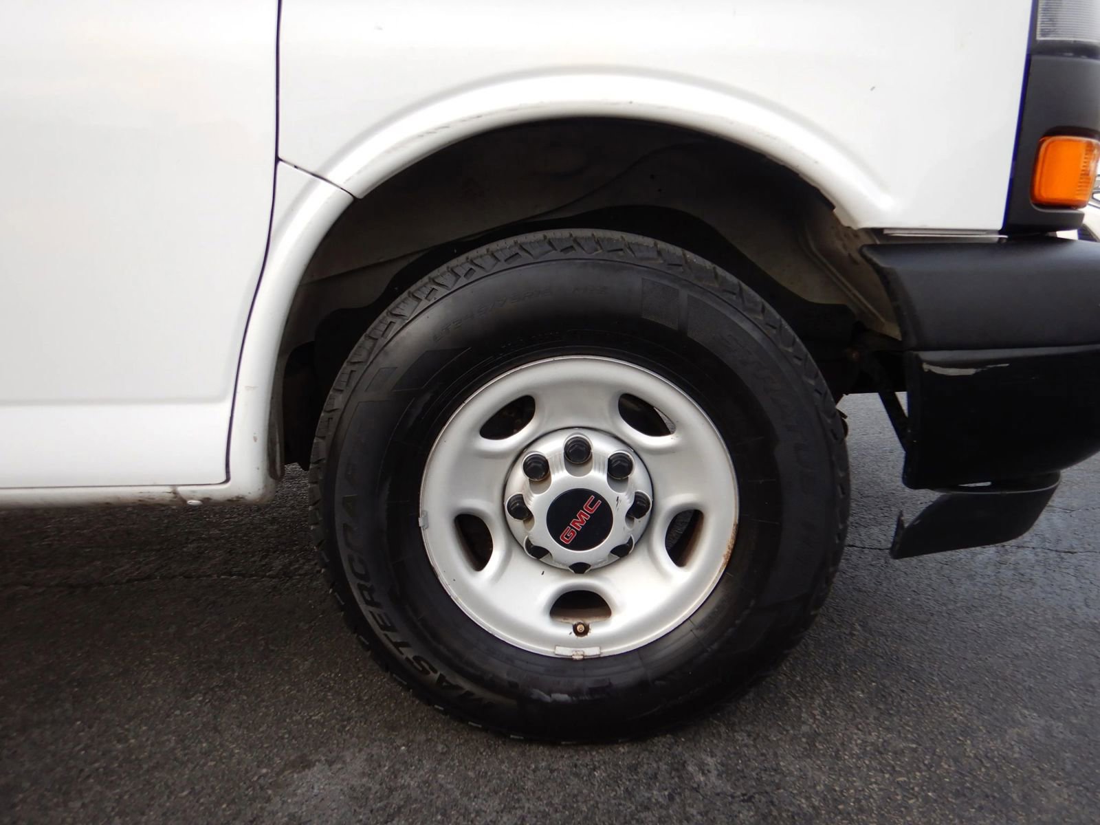 Used 2019 GMC Savana 2500 RWD image 27