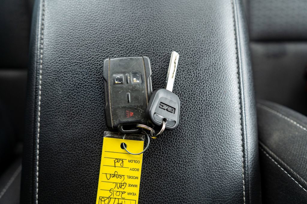 Used 2015 GMC Canyon SLE image 31